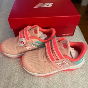 NIB Toddler Girls New Balance tennis shoes size 9 wide